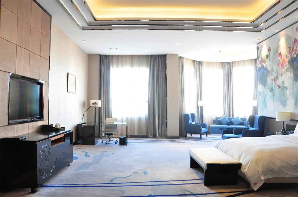 Baotou West Lake Hotel Exterior photo